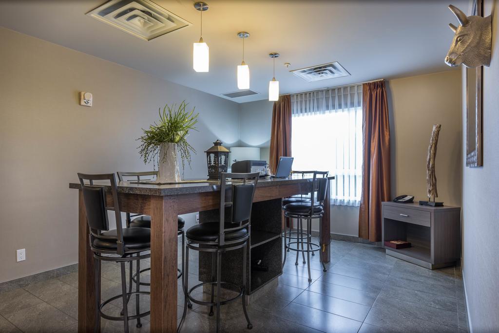 Timber Ridge Inn And Suites Fox Creek Екстериор снимка